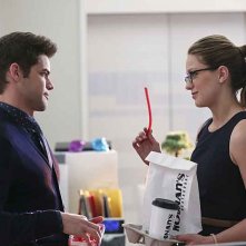 Supergirl: una foto che ritrae Jeremy Jordan e Melissa Benoist in L'Ultimo Sacrificio
