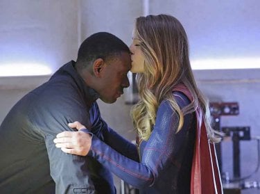 Supergirl: David Harewood e Melissa Benoist in una foto dell'episodio L'Ultimo Sacrificio