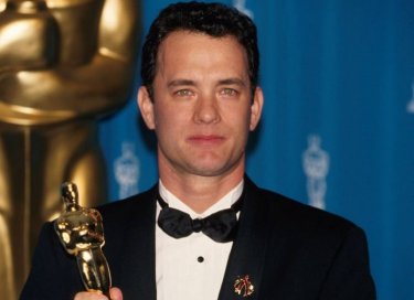 Tom Hanks impugna l'Oscar conquistato con Philadelphia