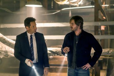 Aquarius: David Duchovny e Grey Damon in una foto della seconda stagione