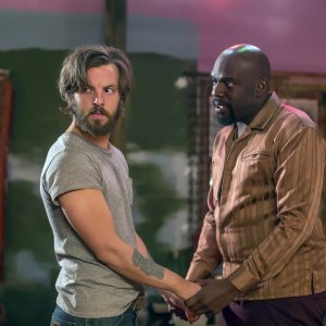 Aquarius: Gethin Anthony accanto a Omar J. Dorsey 