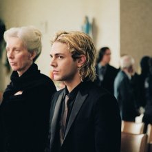 Tom à la ferme: Lise Roy e Xavier Dolan in una scena del film