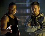 Arrow: al via le riprese della stagione 5, nuovo elmo per Diggle