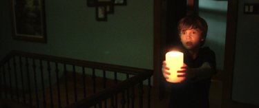 Lights Out - Terrore nel buio: Gabriel Bateman in una scena del film