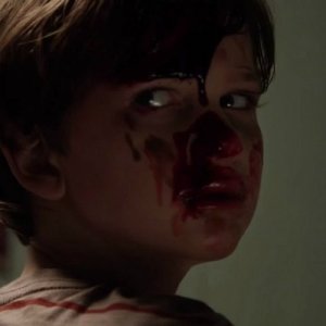 Outcast: un'inquietante primo piano della prima stagione della serie