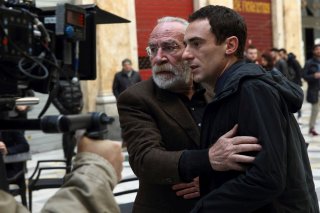La tenerezza: Elio Germano e Renato Carpentieri in un'immagine dal set
