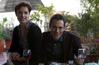 La tenerezza: Micaela Ramazzotti ed Elio Germano in una scena del film