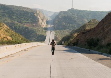 Fear the Walking Dead: Frank Dillane in una foto della seconda stagione