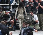 The Mummy: le foto di Sofia Boutella sul set in costume!
