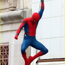 Spider Man Swings Into Action On Set 08