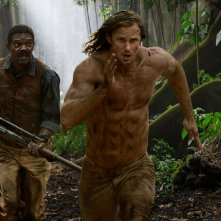 The Legend of Tarzan: Alexander Skarsgård e Samuel L. Jackson in una scena d'azione