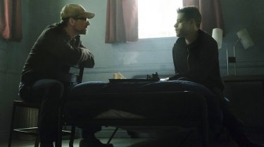 Mr. Robot: Christian Slater e Rami Malek in eps2.0_unm4sk.tc