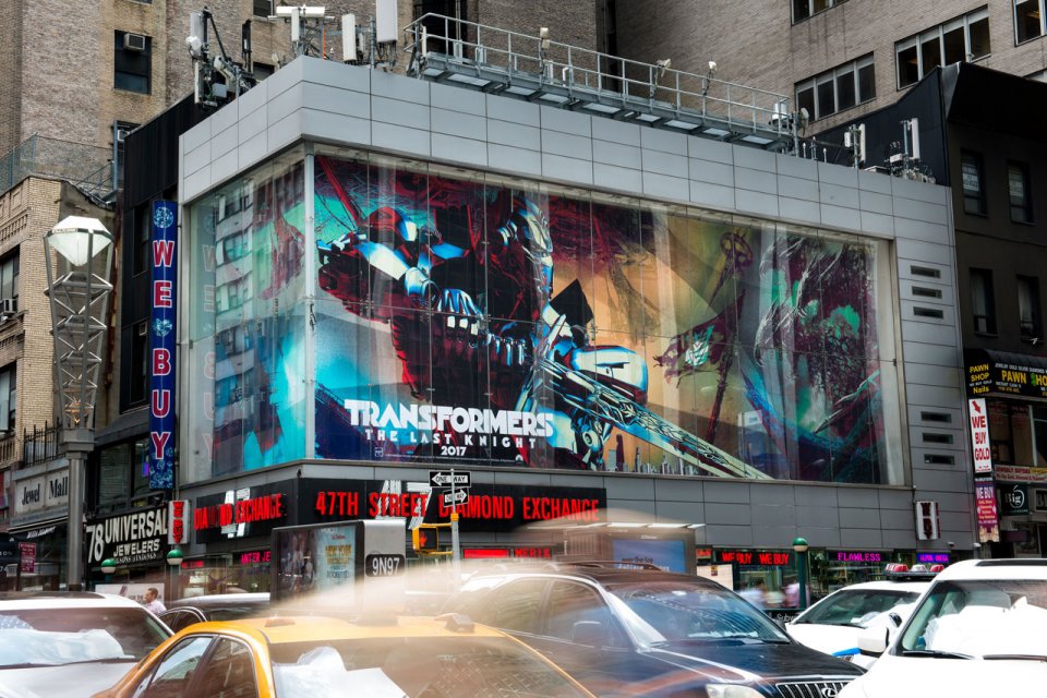 Transformers: The Last Knight - Il maxiposter apparso a Times Square