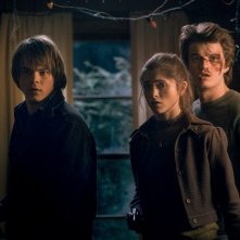 Stranger Things: Charlie Heaton e Joe Keery in una scena