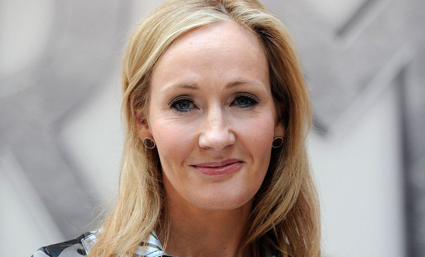 J.K. Rowling sfida la polizia scozzese: 'Se quanto ho scritto è reato, non vedo l'ora di essere arrestata'