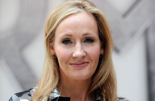 Un'immagine che ritrae J.K. Rowling