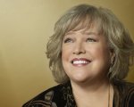 Disjointed: Kathy Bates regina della marijuana nella serie Netflix
