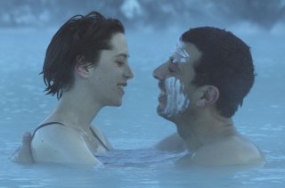 L'effetto acquatico: Samir Guesmi e Florence Loiret Caille in una scena del film