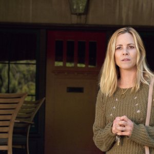 Lights Out - Terrore nel buio: Maria Bello in una scena del film
