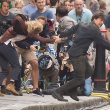 The Mummy: Tom Cruise e Annabelle Wallis fuggono sul set