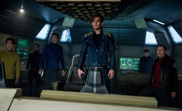 Star Trek Beyond: i protagonisti del film in una foto del lungometraggio