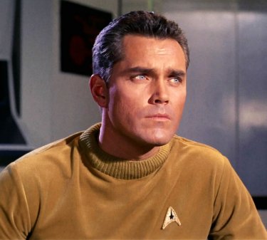 Christopher Pike in una scena della serie televisiva di Star Trek