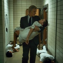 Stranger Things: Matthew Modine e Millie Bobby Brown in una scena