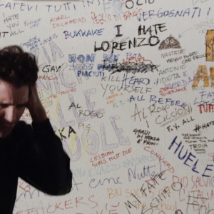 Un bacio: Mika nel video di Hurts diretto da Ivan Cotroneo