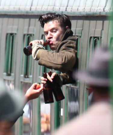 Dunkirk: Harry Styles in uno scatto sul set