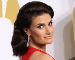 Idina Menzel protagonista del remake tv di Spiagge