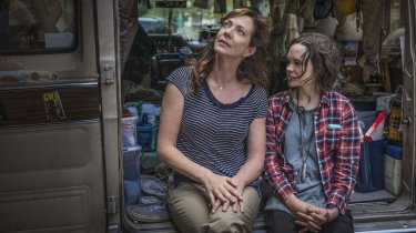 Tallulah: Ellen Page ed Allison Janney in una scena del film