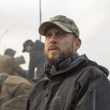 Un'immagine che ritrae il regista David Ayer sul set di Fury