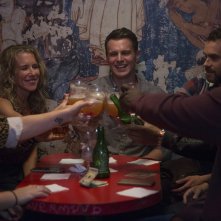 Looking: The Movie - Lauren Weedman, Jonathan Groff e Frankie J. Alvarez brindano