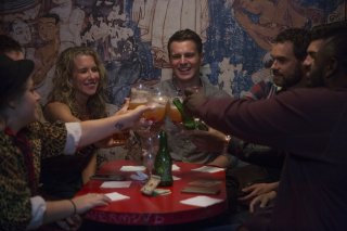 Looking: The Movie - Lauren Weedman, Jonathan Groff e Frankie J. Alvarez brindano
