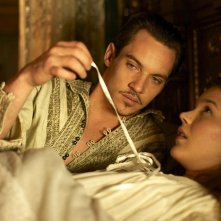 Tudors, Jonathan Rhys Meyers in una scena