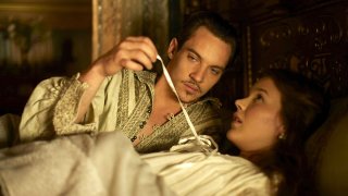 Tudors, Jonathan Rhys Meyers in una scena