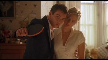 Match Point: Jonathan Rhys Meyers e Scarlett Johansson in un momento del film