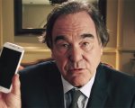 Oliver Stone: “Spegnete i cellulari al cinema!”