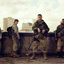 The Girl With All The Gifts: Glenn Close, Gemma Arterton, Paddy Considine e Fisayo Akinade in una scena