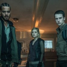 Man in the Dark: Daniel Zovatto, Jane Levy e Dylan Minnette in una scena del film