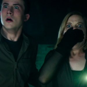 Man in the Dark: Jane Levy e Dylan Minnette in un momento del film