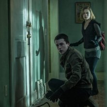 Man in the Dark: Jane Levy e Dylan Minnette in una scena del film