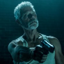 Man in the Dark: Stephen Lang in una scena del film
