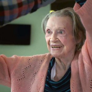 A Young Girl in Her Nineties: Thierry Thieû Niang e Blanche Moreau