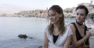 Questi giorni: Maria Roveran e Marta Gastini in una scena del film