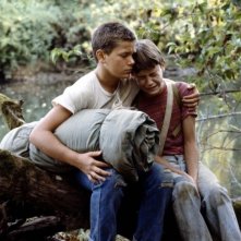 Stand By Me: una scena con River Phoenix e Will Wheaton