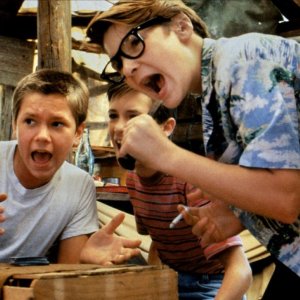 Stand By Me: una scena con River Phoenix, Corey Feldman e Will Wheaton