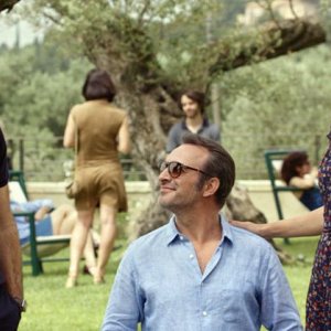 Un amore all'altezza: Virginie Efira, Jean Dujardin e Cédric Kahn in una scena del film