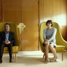 Un amore all'altezza: Jean Dujardin e Stéphanie Papanian in una scena del film