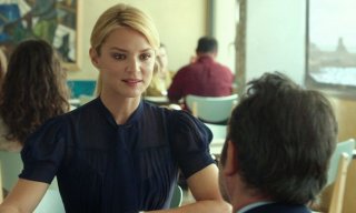 Un amore all'altezza: Virginie Efira e Jean Dujardin in una scena del film